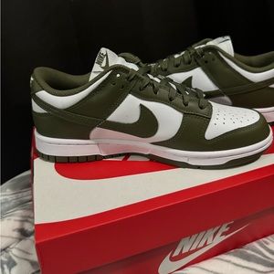 Nike dunk ‘medium olive’ women’s 9